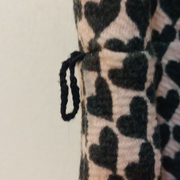 Lauren Conrad lovely dress, light pink background w black hearts pattern. - Picture 6 of 7